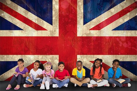 simsearch:400-07683875,k - Cute pupils smiling at camera with books against union jack flag in grunge effect Foto de stock - Super Valor sin royalties y Suscripción, Código: 400-07683995