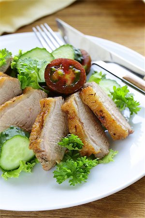 simsearch:400-05388182,k - salad with grilled duck fillet, tomato and green lettuce Fotografie stock - Microstock e Abbonamento, Codice: 400-07714075