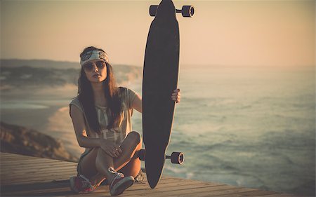 simsearch:400-07507525,k - Beautiful fashion skater girl posing with  a skate board Stock Photo - Budget Royalty-Free & Subscription, Code: 400-07714354