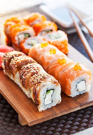 simsearch:689-03123940,k - Assorted of fresh homemade sushi rolls on the table Photographie de stock - Aubaine LD & Abonnement, Code: 400-07714486