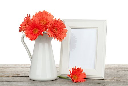 simsearch:400-08298802,k - Orange gerbera flowers and photo frame on wooden table on white background Photographie de stock - Aubaine LD & Abonnement, Code: 400-07714929