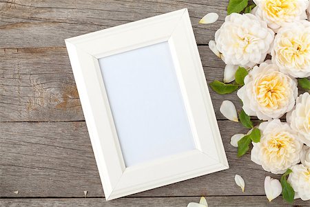 simsearch:400-08298802,k - Blank photo frame and white roses over wooden table background Photographie de stock - Aubaine LD & Abonnement, Code: 400-07714938