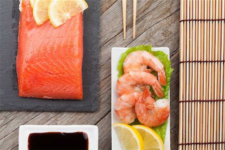 simsearch:400-07293364,k - Fresh sea food on wooden table Fotografie stock - Microstock e Abbonamento, Codice: 400-07715024