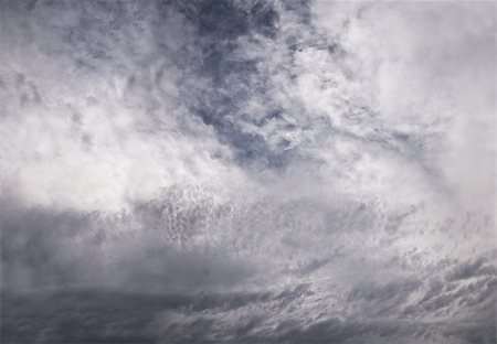 simsearch:400-05074402,k - dark storm clouds before rain. Foto de stock - Super Valor sin royalties y Suscripción, Código: 400-07715458