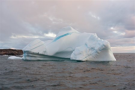 Beautiful Icebergs in Disko Bay Greenland around Disko Island Fotografie stock - Microstock e Abbonamento, Codice: 400-07715452