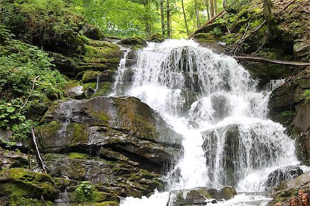 The Shypit waterfall in Carpathian mountains, Ukraine Stockbilder - Microstock & Abonnement, Bildnummer: 400-07715465