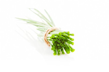 simsearch:400-05678242,k - Fresh organic chive bundle bound with brown twine isolated on white background. Aromatic culinary herbs. Foto de stock - Super Valor sin royalties y Suscripción, Código: 400-07715787