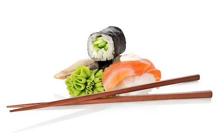 simsearch:695-05773072,k - Sushi and wasabi isolated on a white background Foto de stock - Super Valor sin royalties y Suscripción, Código: 400-07716467