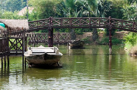 Old rowboat on the river of traditional Thai village. Foto de stock - Royalty-Free Super Valor e Assinatura, Número: 400-07716473