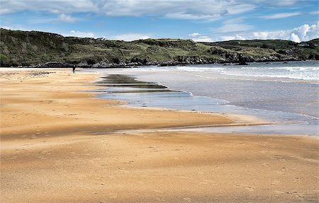 simsearch:400-07716790,k - Fintra beach is a beautiful sandy beach just a couple of kilometers outside the fishing port of Killybegs. Stunning views of both the beach and Donegal Bay as far as Benbulben mountain in County Sligo Foto de stock - Royalty-Free Super Valor e Assinatura, Número: 400-07716790