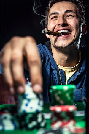 simsearch:400-06136085,k - Cheerful poker player Fotografie stock - Microstock e Abbonamento, Codice: 400-07716896