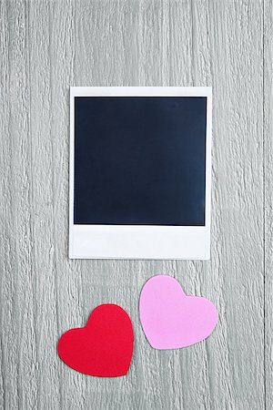 simsearch:400-07954156,k - Valentines Day hearts and blank instant photo on vintage wooden background Foto de stock - Royalty-Free Super Valor e Assinatura, Número: 400-07718780