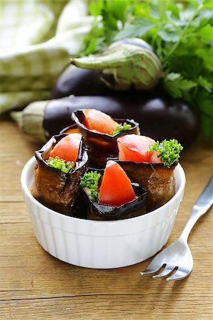 sauteeing - vegetable saute fried eggplant rolls with tomatoes Photographie de stock - Aubaine LD & Abonnement, Code: 400-07718939