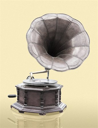 phonographe - Vintage Gramophone with disc isolated on grunge background Photographie de stock - Aubaine LD & Abonnement, Code: 400-07712712