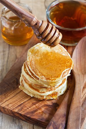 simsearch:400-04262580,k - Homemade pancake with honey on olive wooden plate. Selective focus. Stock Photo - Budget Royalty-Free & Subscription, Code: 400-07713386