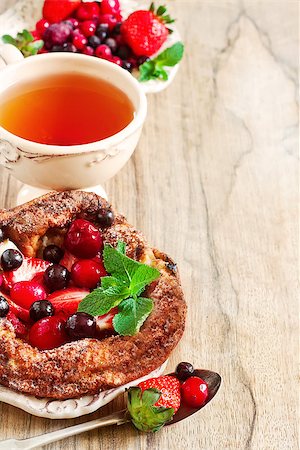 simsearch:6102-08881990,k - Mini german pancake with mix of berries and tea. Selective focus. Copy space background. Stock Photo - Budget Royalty-Free & Subscription, Code: 400-07713459