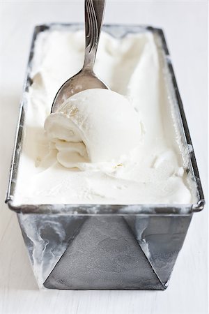 simsearch:400-06700951,k - Homemade vanila ice cream in frozen metalic container. Selective focus. Stock Photo - Budget Royalty-Free & Subscription, Code: 400-07713482