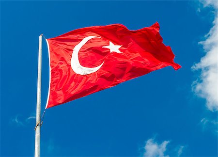 simsearch:400-05157469,k - Waving flag of Turkey over blue sky background Foto de stock - Royalty-Free Super Valor e Assinatura, Número: 400-07713612