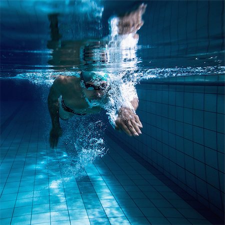 simsearch:614-06043548,k - Fit swimmer training by himself in the swimming pool at the leisure centre Photographie de stock - Aubaine LD & Abonnement, Code: 400-07724847