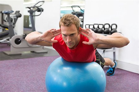 simsearch:400-07725772,k - Fit man working his core on exercise ball at the gym Photographie de stock - Aubaine LD & Abonnement, Code: 400-07725731