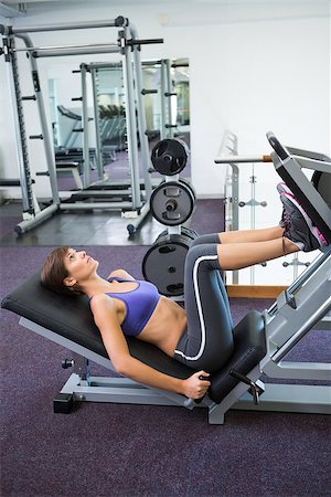 simsearch:400-07725772,k - Fit brunette using weights machine for legs at the gym Photographie de stock - Aubaine LD & Abonnement, Code: 400-07725777