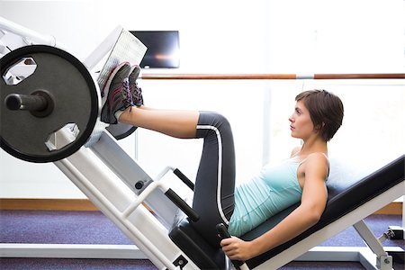 simsearch:400-07725772,k - Fit brunette using weights machine for legs at the gym Photographie de stock - Aubaine LD & Abonnement, Code: 400-07725780