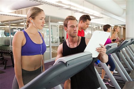 simsearch:400-07725931,k - Trainer talking to his client on the treadmill at the gym Photographie de stock - Aubaine LD & Abonnement, Code: 400-07725939