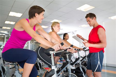 simsearch:400-07725931,k - Trainer talking with his spin class at the gym Photographie de stock - Aubaine LD & Abonnement, Code: 400-07725930