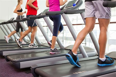 simsearch:400-07725772,k - Row of people on treadmills at the gym Photographie de stock - Aubaine LD & Abonnement, Code: 400-07725931