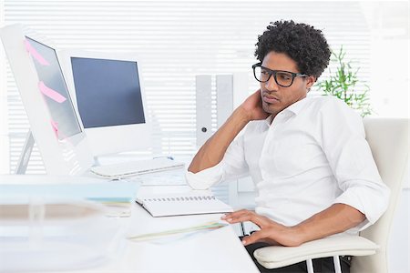 simsearch:400-07926810,k - Hipster businessman working at his desk in his office Fotografie stock - Microstock e Abbonamento, Codice: 400-07727472