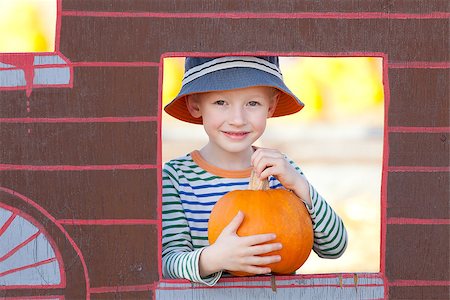 simsearch:400-07211170,k - cheerful little boy at pumpkin patch, fall time Photographie de stock - Aubaine LD & Abonnement, Code: 400-07728462