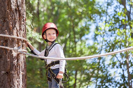 simsearch:400-04707386,k - brave little boy climbing at adventure park Photographie de stock - Aubaine LD & Abonnement, Code: 400-07728766
