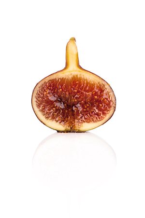 simsearch:400-07506471,k - Half sliced fig isolated on white background Foto de stock - Royalty-Free Super Valor e Assinatura, Número: 400-07729584