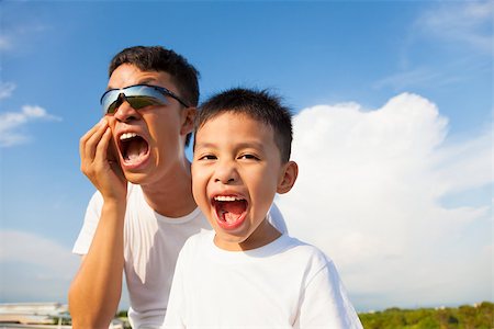 simsearch:400-07517983,k - father and son making a grimace together in the park Foto de stock - Super Valor sin royalties y Suscripción, Código: 400-07720005