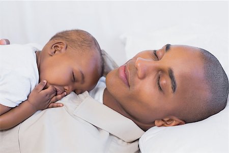 simsearch:614-03576718,k - Happy young father napping with baby son on couch at home in the living room Photographie de stock - Aubaine LD & Abonnement, Code: 400-07722521