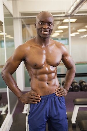 simsearch:400-06885881,k - Portrait of a smiling shirtless muscular man with hands on hips in gym Photographie de stock - Aubaine LD & Abonnement, Code: 400-07722778