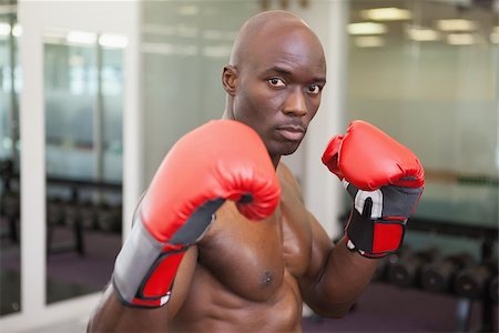 defensive posture - Portrait of a shirtless muscular boxer in defensive stance in health club Foto de stock - Super Valor sin royalties y Suscripción, Código: 400-07722873