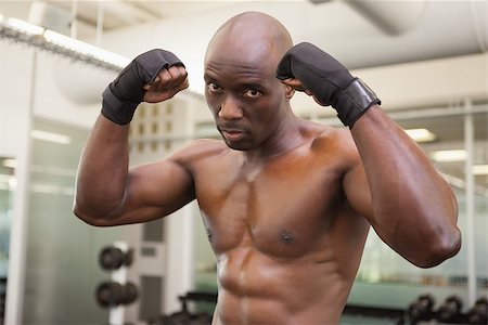 defensive posture - Portrait of a shirtless muscular boxer in defensive stance in health club Foto de stock - Super Valor sin royalties y Suscripción, Código: 400-07722887