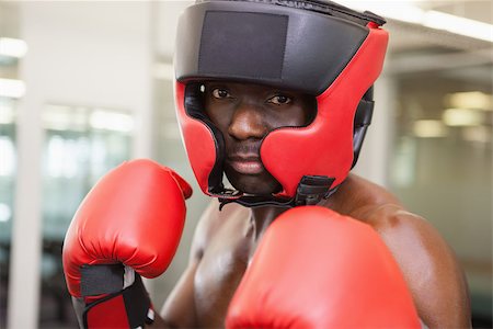 defensive posture - Close up of a male boxer in defensive stance in health club Foto de stock - Super Valor sin royalties y Suscripción, Código: 400-07722882