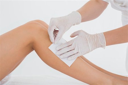 simsearch:400-07723714,k - Mid section of therapist waxing woman's leg at spa center Photographie de stock - Aubaine LD & Abonnement, Code: 400-07723715