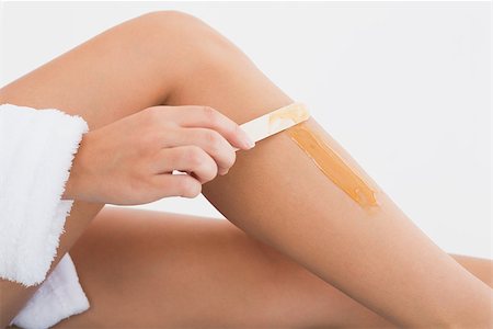 simsearch:400-07723724,k - Close up side view of female applying hot wax on leg at spa center Photographie de stock - Aubaine LD & Abonnement, Code: 400-07723727