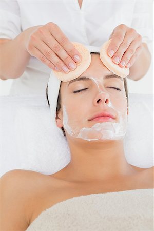 simsearch:400-07723724,k - Hand cleaning woman's face with cotton swabs at spa center Photographie de stock - Aubaine LD & Abonnement, Code: 400-07723858