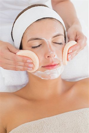 simsearch:400-07723714,k - Hand cleaning woman's face with cotton swabs at spa center Photographie de stock - Aubaine LD & Abonnement, Code: 400-07723860