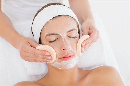 simsearch:400-07723724,k - Hand cleaning woman's face with cotton swabs at spa center Photographie de stock - Aubaine LD & Abonnement, Code: 400-07723861