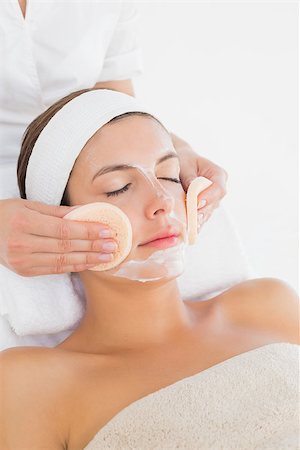 simsearch:400-07723714,k - Hand cleaning woman's face with cotton swabs at spa center Photographie de stock - Aubaine LD & Abonnement, Code: 400-07723862