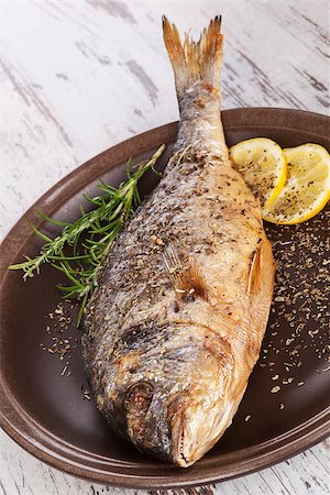 simsearch:400-07776969,k - Grilled sea bream fish on plate with rosemary herb and lemon. Luxurious mediterranean seafood concept. Foto de stock - Super Valor sin royalties y Suscripción, Código: 400-07745960