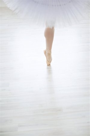 simsearch:400-07548529,k - Dancing ballerina in the studio Stock Photo - Budget Royalty-Free & Subscription, Code: 400-07746638