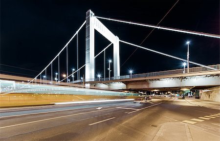 simsearch:879-09191246,k - Night view of Elisabeth Bridge (Erzsebet hid).  Budapest, Hungary Foto de stock - Super Valor sin royalties y Suscripción, Código: 400-07747038