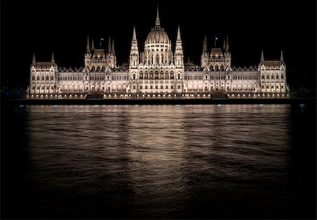 simsearch:400-05386551,k - Hungarian Parliament Building at night. Budapest, Hungary Photographie de stock - Aubaine LD & Abonnement, Code: 400-07747058