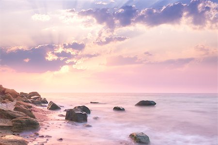 simsearch:400-07248425,k - Sunrise landscape over beautiful rocky coastline in the Sea with sunbeams and clouds Photographie de stock - Aubaine LD & Abonnement, Code: 400-07747730